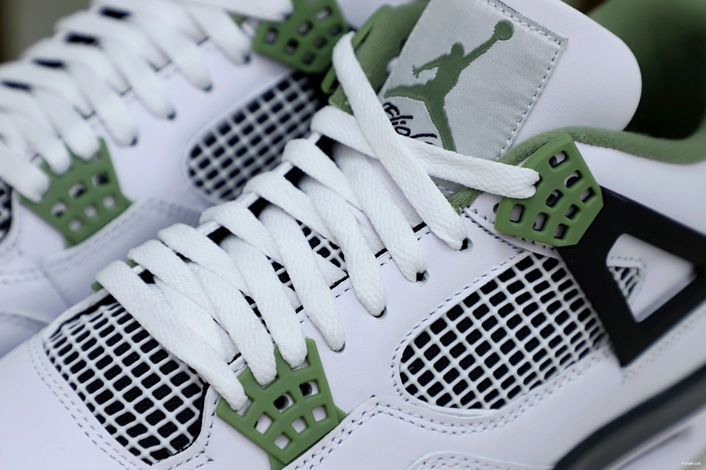 4 JORDAN AIR 